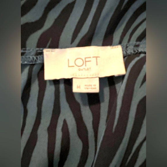 The Loft Women's Size Medium Tank Top Sleeveless Cowl Neck Keyhole Zebra… - Picture 7 of 8